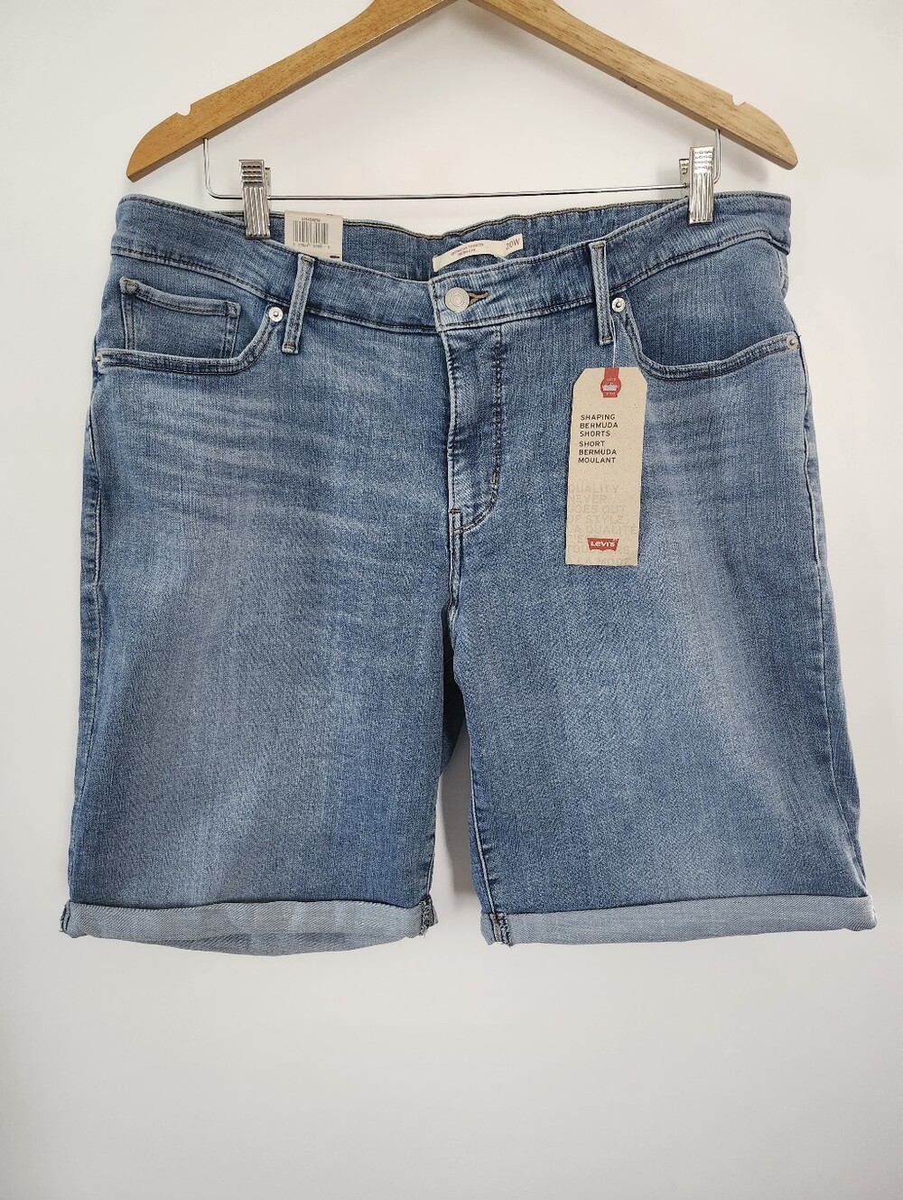LEVI'S Women's Plus Size 20W Shaping Bermuda Shorts Mid Blue Washed‎ NWT